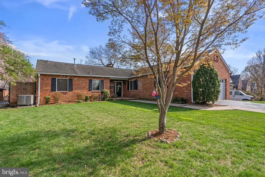 6415 Shady Ln, Falls Church, VA 22042 - #2