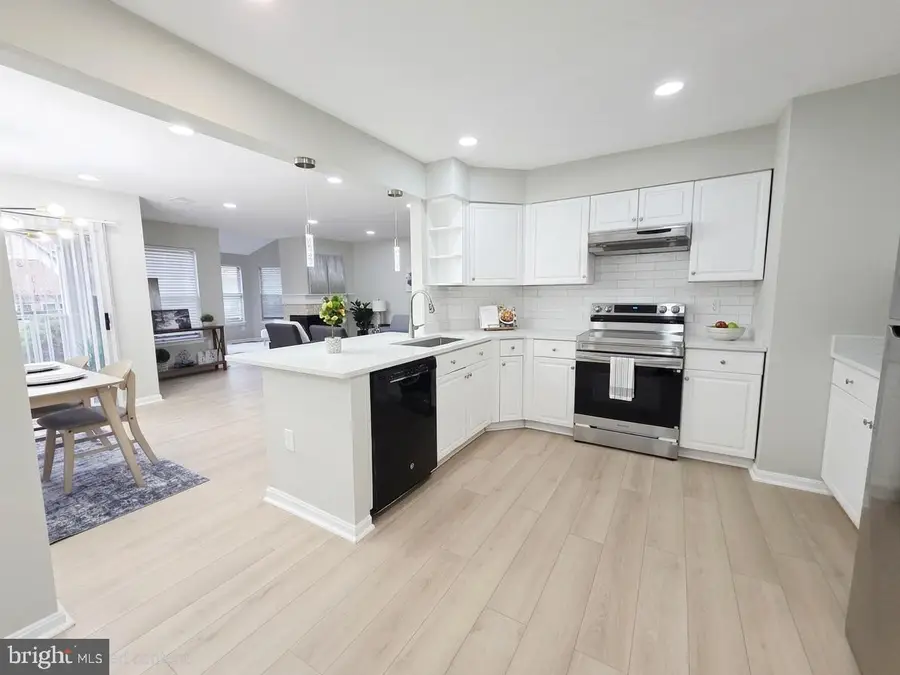 5624 Willoughby Newton Dr #13, Centreville, VA 20120 - #2