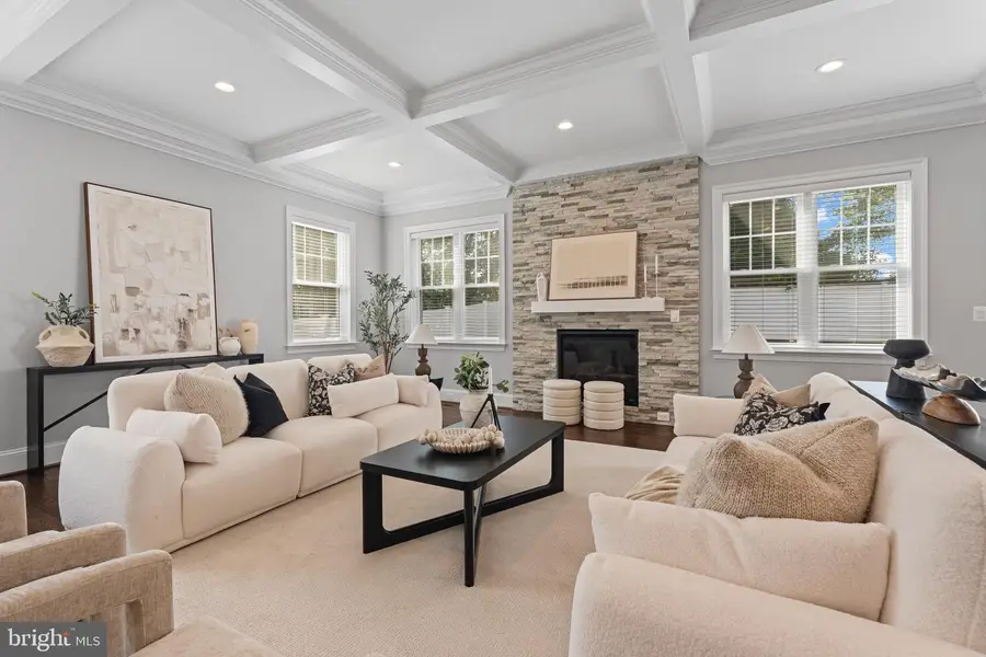 7606 Leonard Dr, Falls Church, VA 22043 - #2