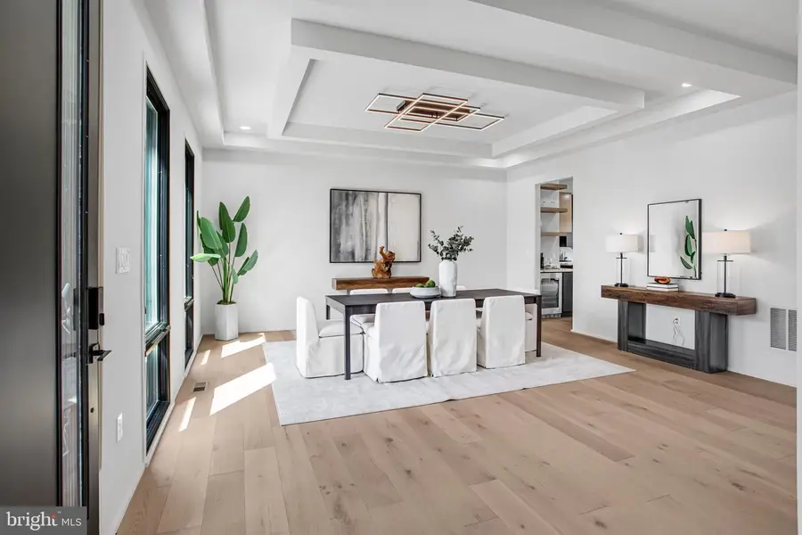 8313 Syracuse Cir, Vienna, VA 22180 - #3