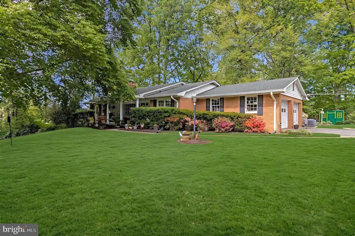 5655 Glenwood Dr, Alexandria, VA 22310 - #1