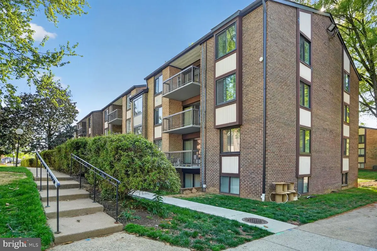 9708 Kingsbridge Dr #304, Fairfax, VA 22031 - #1