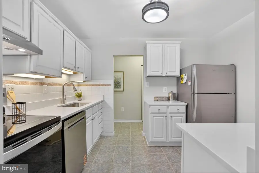 9708 Kingsbridge Dr #304, Fairfax, VA 22031 - #2