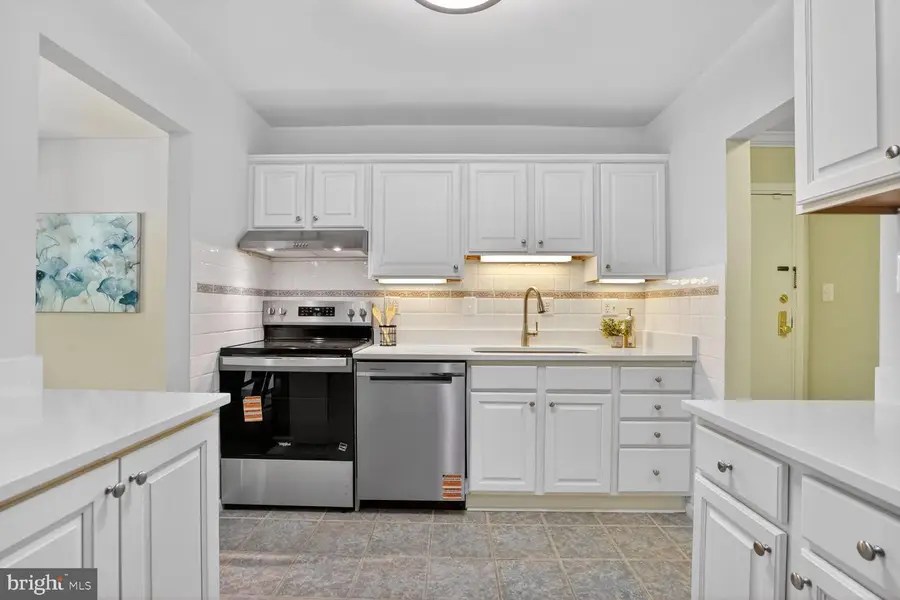 9708 Kingsbridge Dr #304, Fairfax, VA 22031 - #3