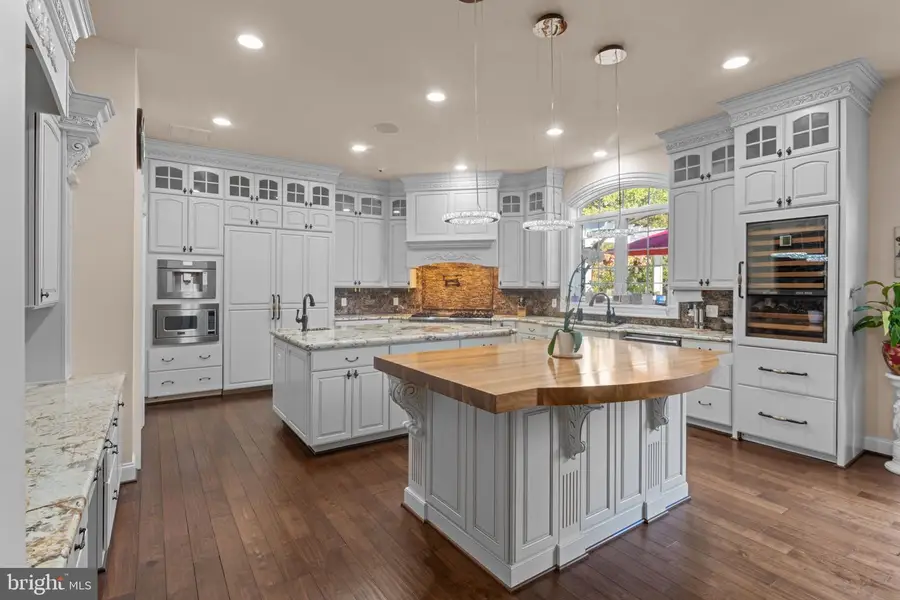 11561 Stuart Mill Rd, Oakton, VA 22124 - #2