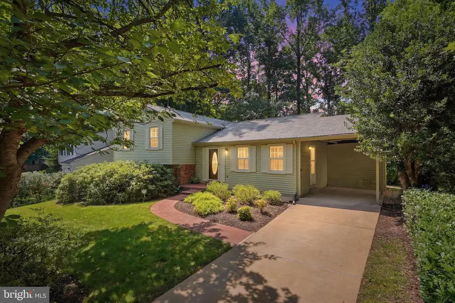 9303 Burnetta Dr, Fairfax, VA 22032 - #2