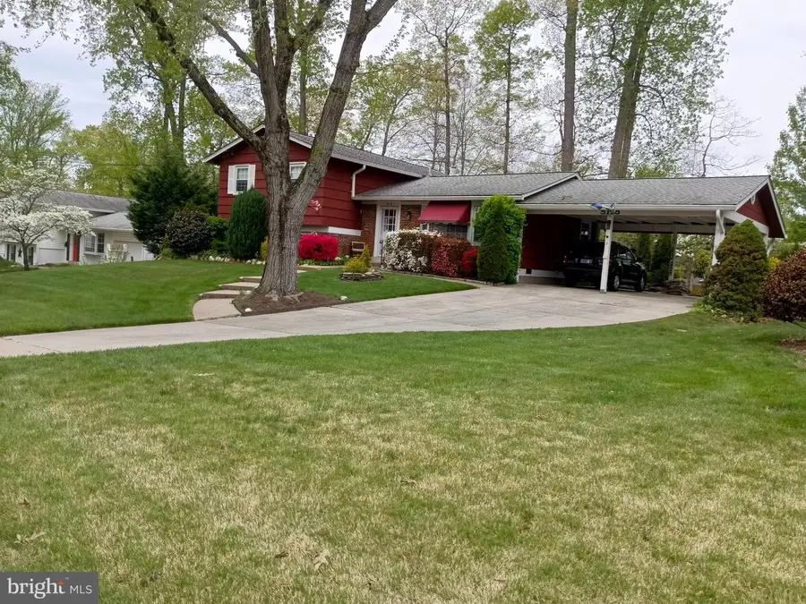 8118 Old Oaks Dr, Springfield, VA 22152 - #3