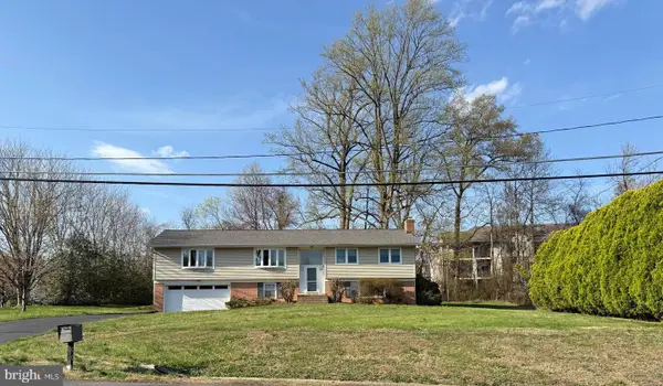 12106 Ruffin Dr, FAIRFAX, VA 22030