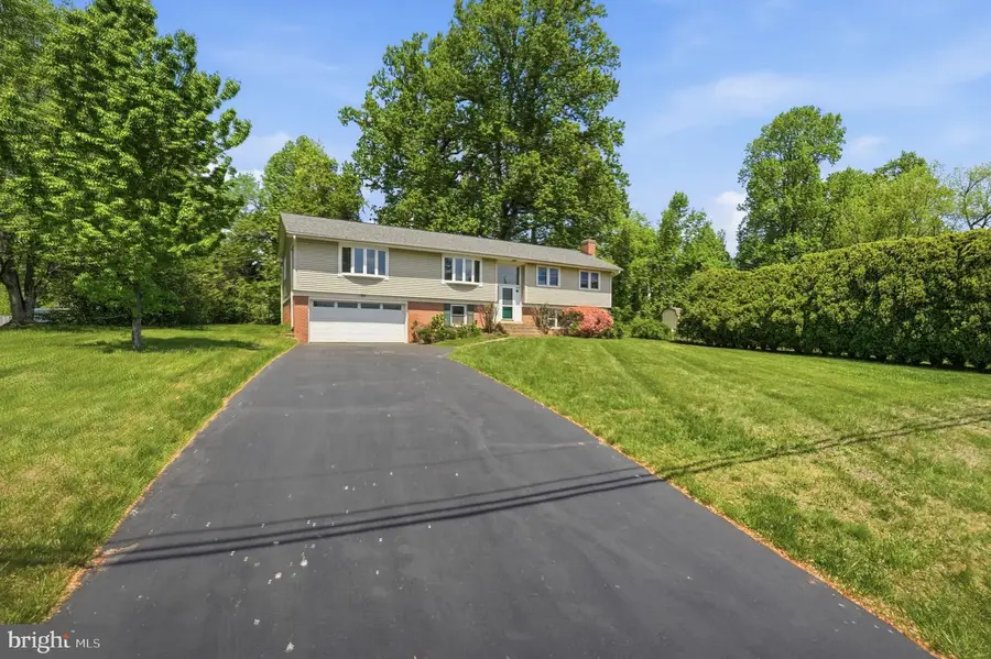 12106 Ruffin Dr, Fairfax, VA 22030 - #2