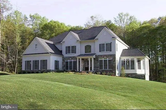 8220 Roseland Dr, Fairfax Station, VA 22039 - #1