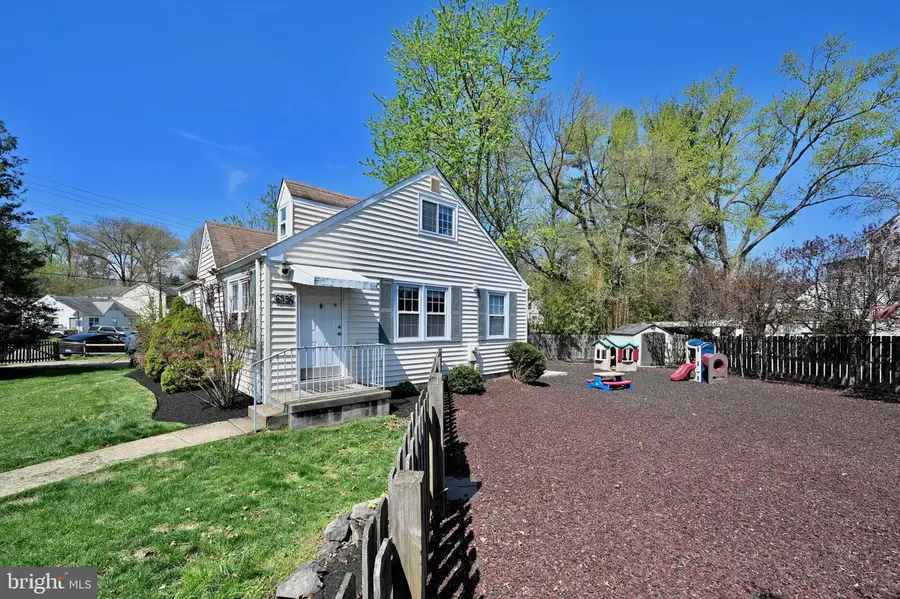 6936 Regent Ln, Falls Church, VA 22042 - #3