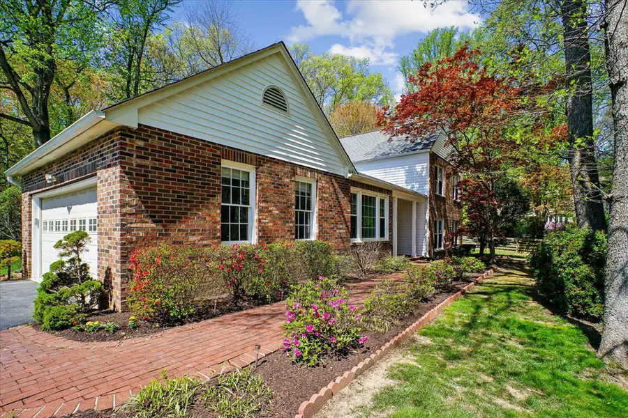 11104 Loran Rd, Great Falls, VA 22066 - #2