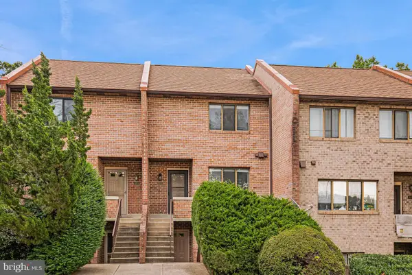 3713-a Madison Ln, FALLS CHURCH, VA 22041