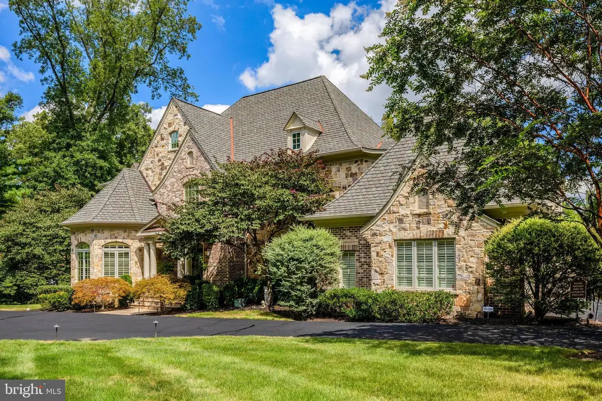 1239 Daleview Dr, McLean, VA 22102 - #1