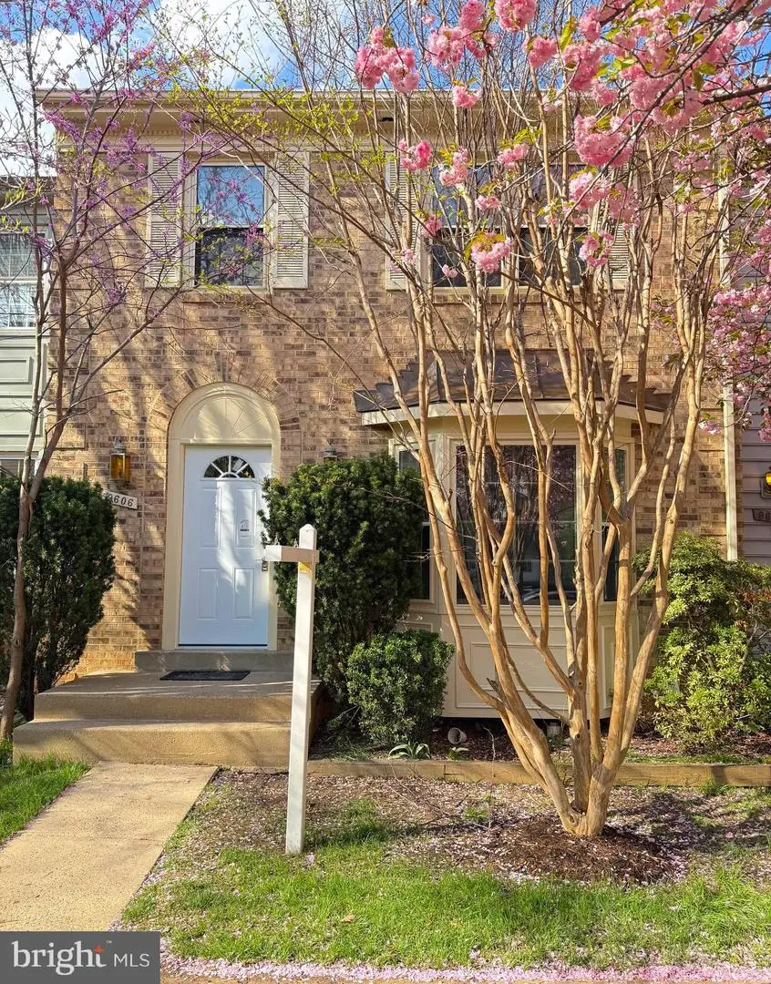 9606 Scotch Haven Dr, Vienna, VA 22181 - #1