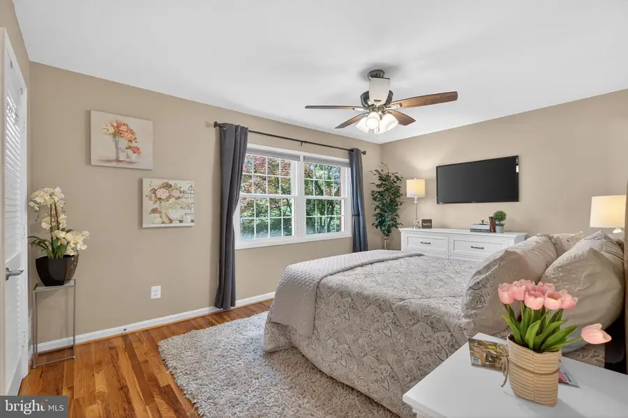 8426 Grenoble Ct, Springfield, VA 22152 - #3