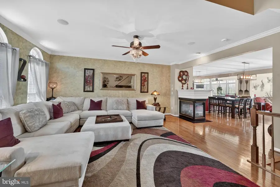 8465 Kirby Lionsdale Dr, Lorton, VA 22079 - #3