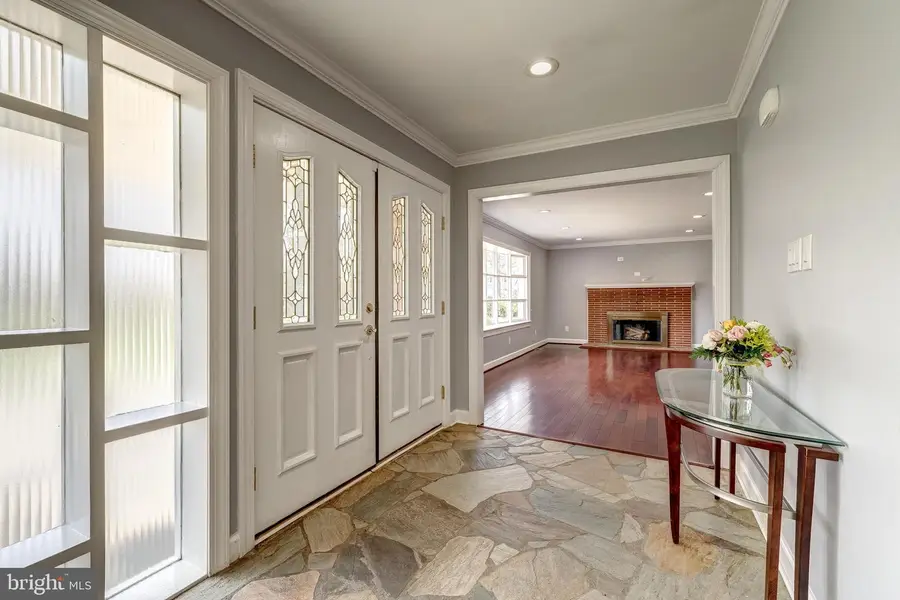 7401 Bull Run Dr, Centreville, VA 20121 - #3