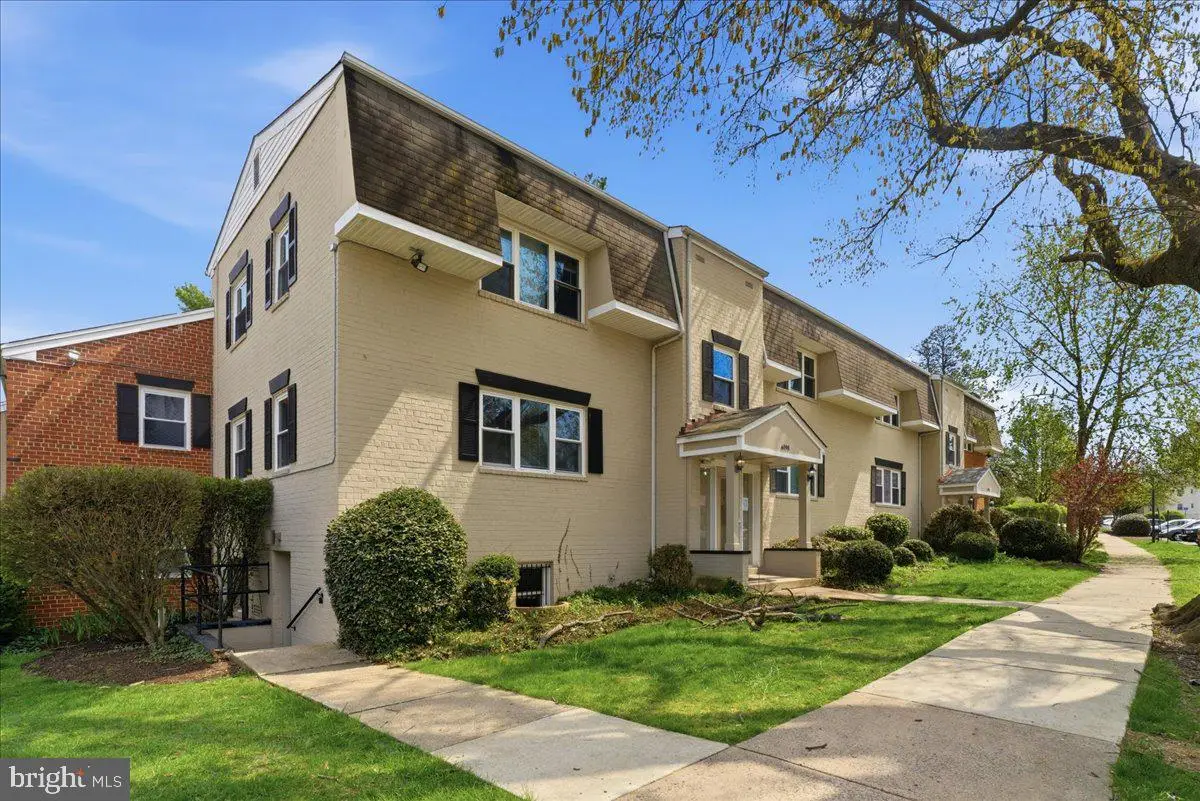 6198 Greenwood Dr #101, Falls Church, VA 22044 - #1