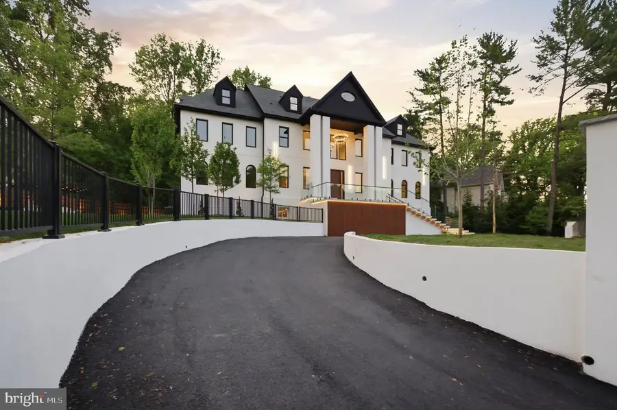 1124 Savile Ln, McLean, VA 22101 - #2