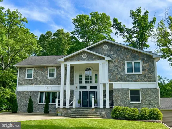 8535 Forest St, ANNANDALE, VA 22003