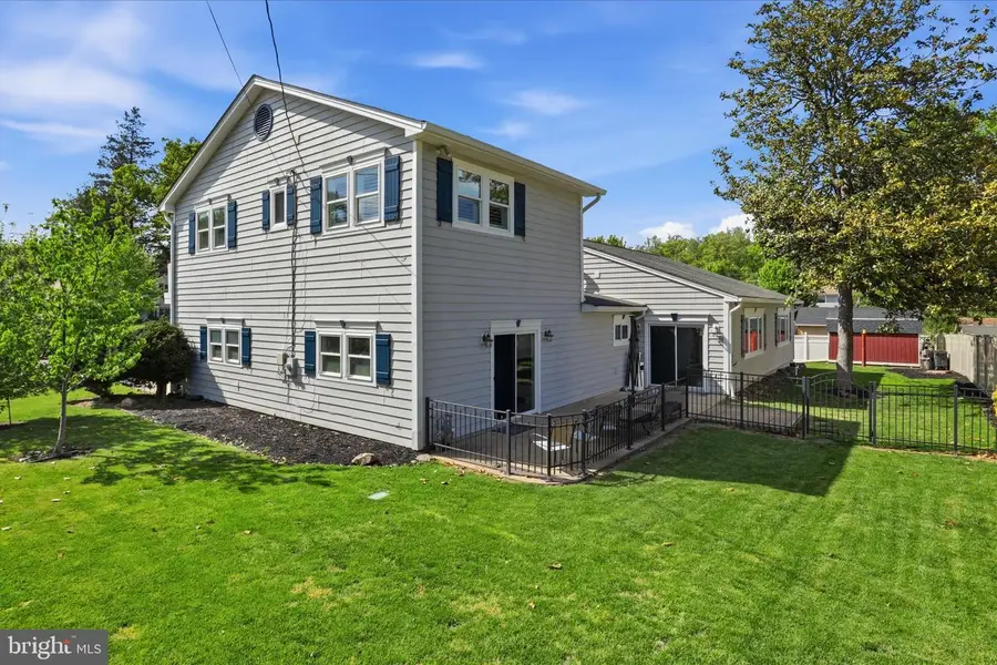 5202 Garner St, Springfield, VA 22151 - #3