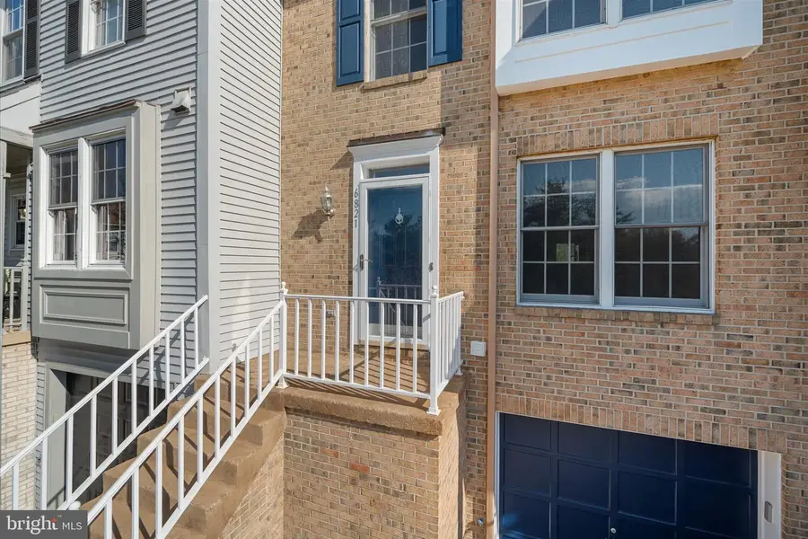 6821 Malton Ct, Centreville, VA 20121 - #3