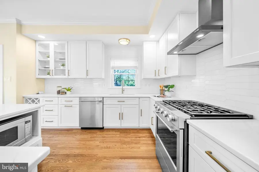 6925 Old Dominion Dr, McLean, VA 22101 - #3