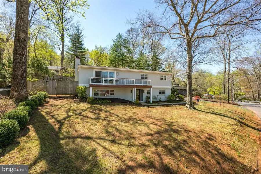 6439 Lakeview Dr, Falls Church, VA 22041 - #2