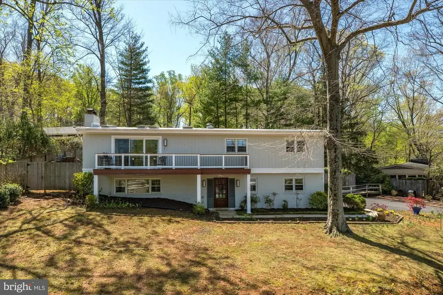 6439 Lakeview Dr, Falls Church, VA 22041 - #3