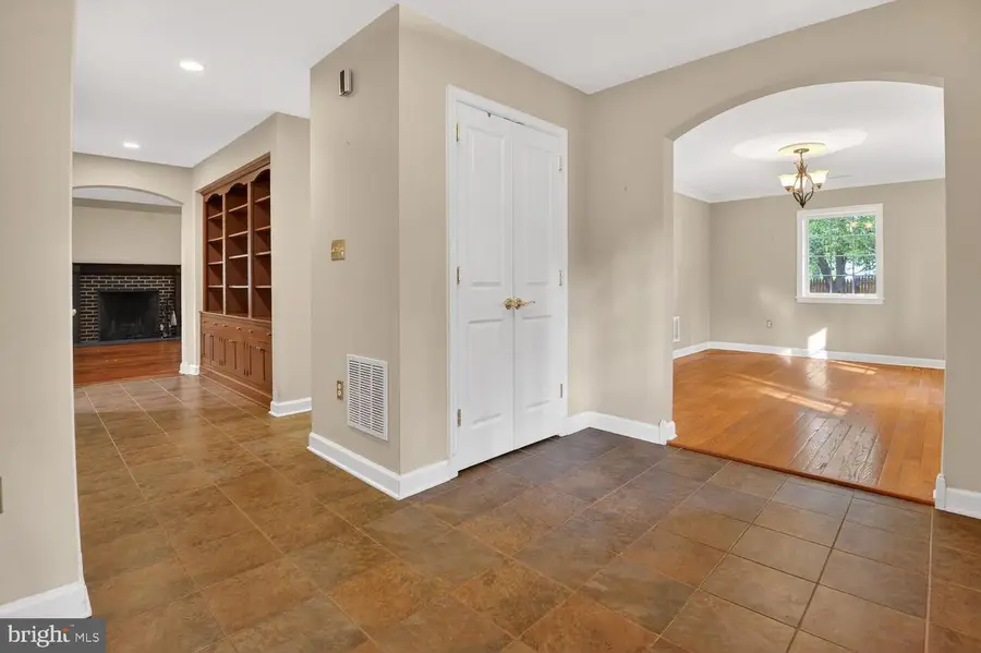 4610 Backlick Rd, Annandale, VA 22003 - #3