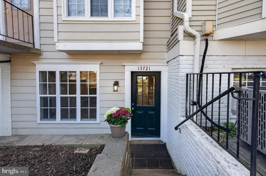 13721 Flowing Brook Ct, Chantilly, VA 20151 - #2