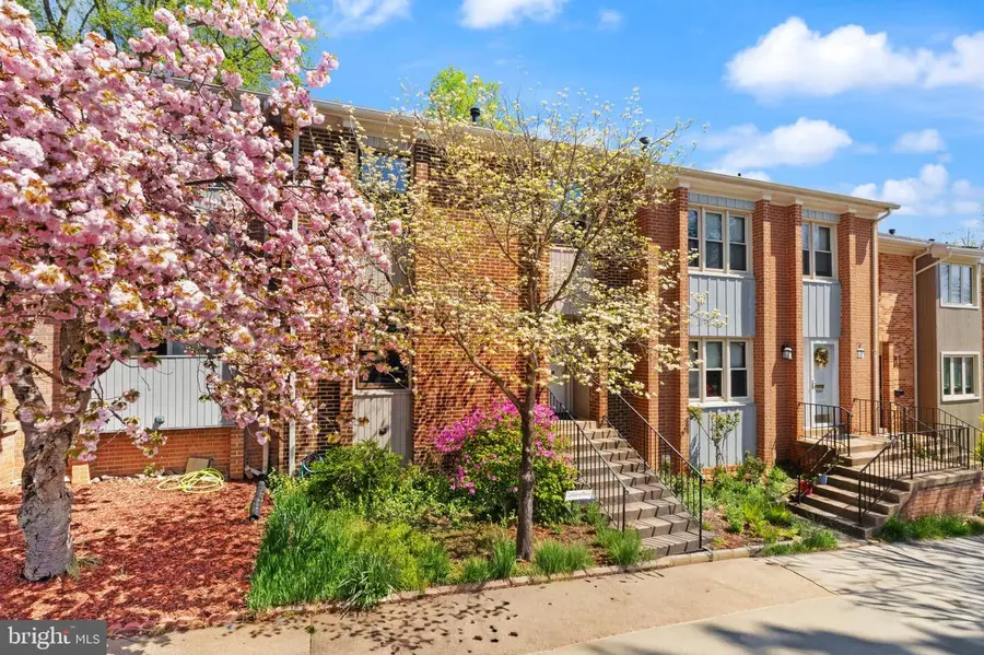 5043 Cliffhaven Dr, Annandale, VA 22003 - #2