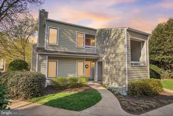 1968-b Villaridge Dr, RESTON, VA 20191