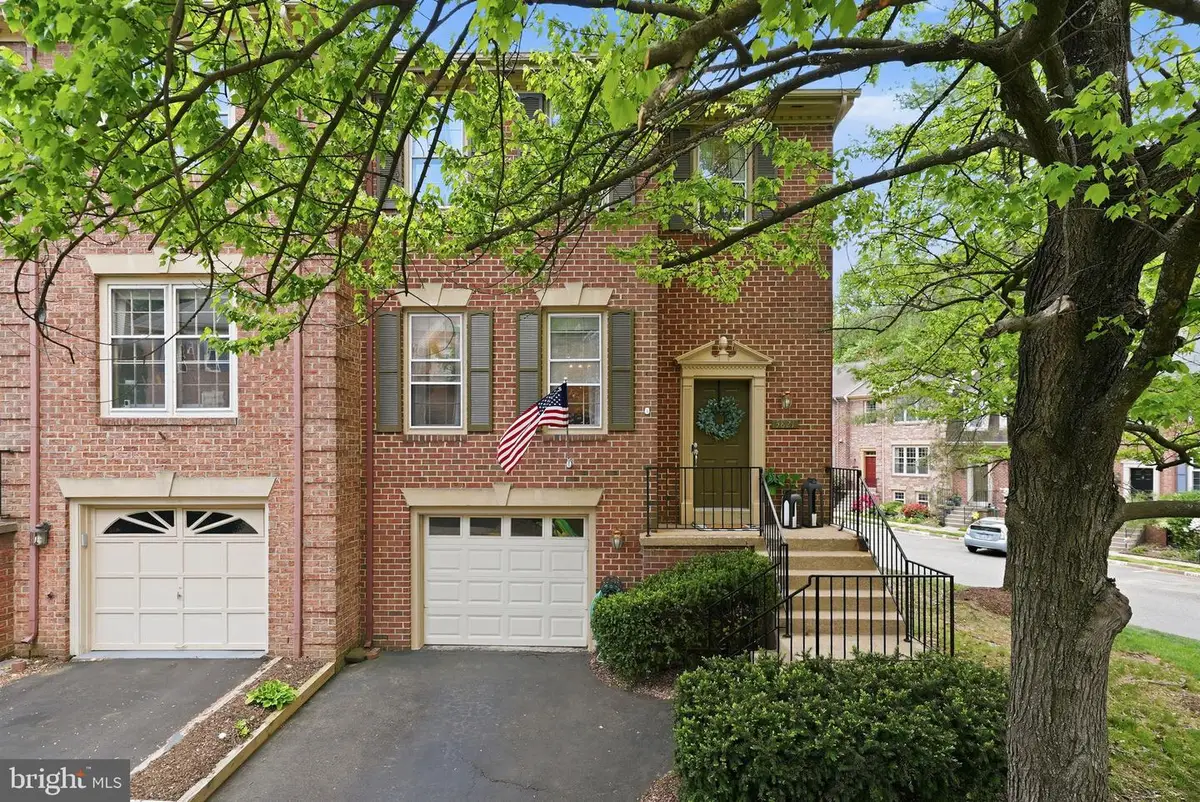 5821 Iron Willow Ct, Alexandria, VA 22310 - #1