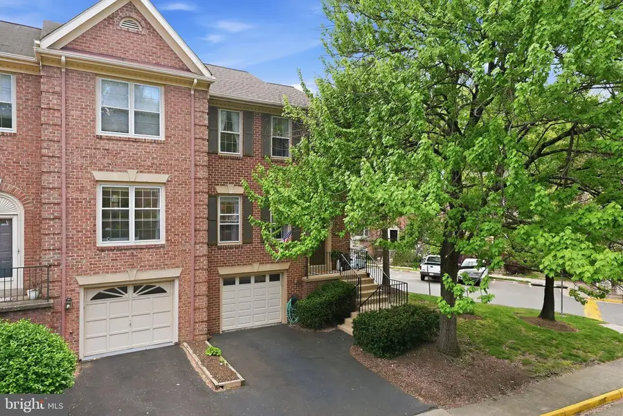 5821 Iron Willow Ct, Alexandria, VA 22310 - #2
