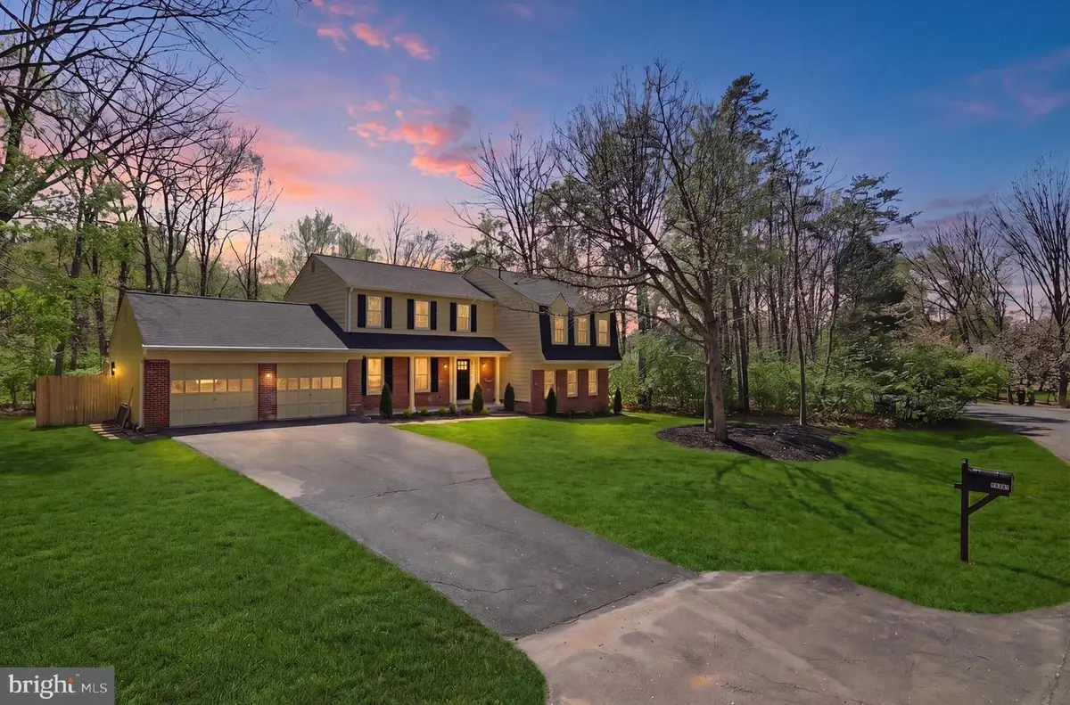 12131 Holly Knoll Cir, Great Falls, VA 22066 - #1