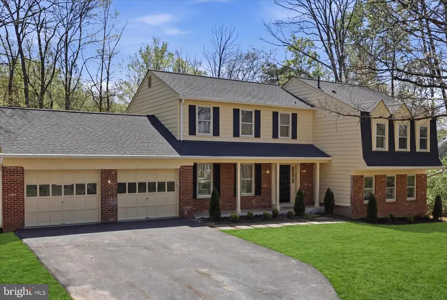 12131 Holly Knoll Cir, Great Falls, VA 22066 - #2