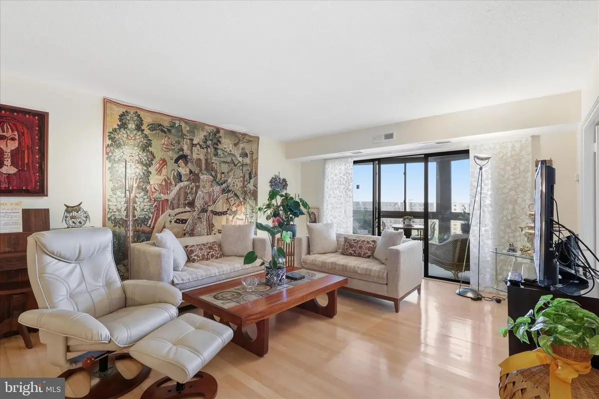 8360 Greensboro Dr #1003, McLean, VA 22102 - #1