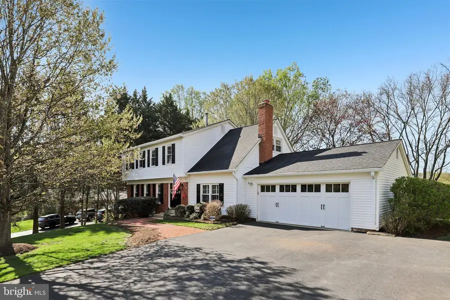 10305 Mountington Ct, Vienna, VA 22182 - #2