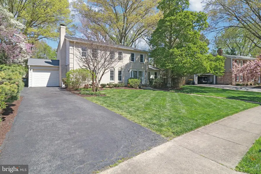 1707 Galloway Dr, Vienna, VA 22182 - #2