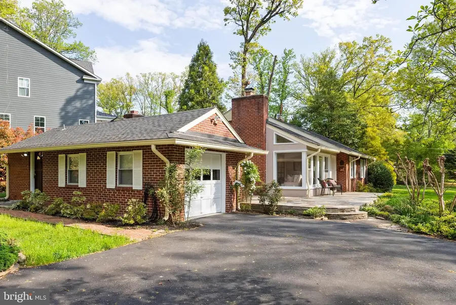 7616 Admiral Dr, Alexandria, VA 22308 - #2