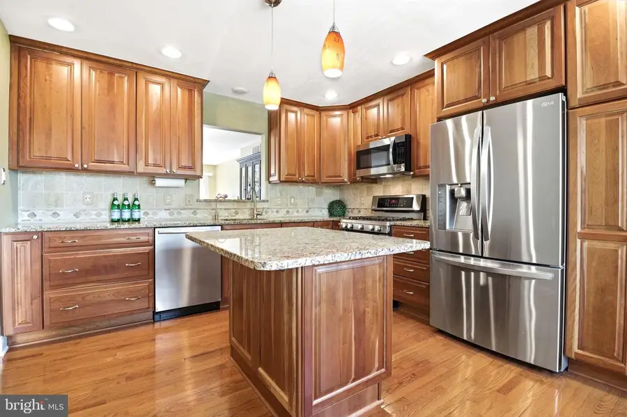 4866 Carriagepark Rd, Fairfax, VA 22032 - #2