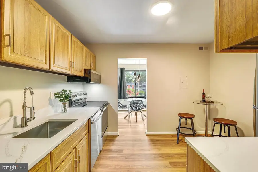 9720 Kingsbridge Dr #201, Fairfax, VA 22031 - #3