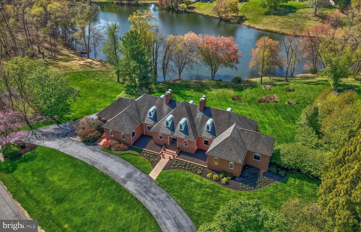 11221 Country Pl, Oakton, VA 22124 - #1