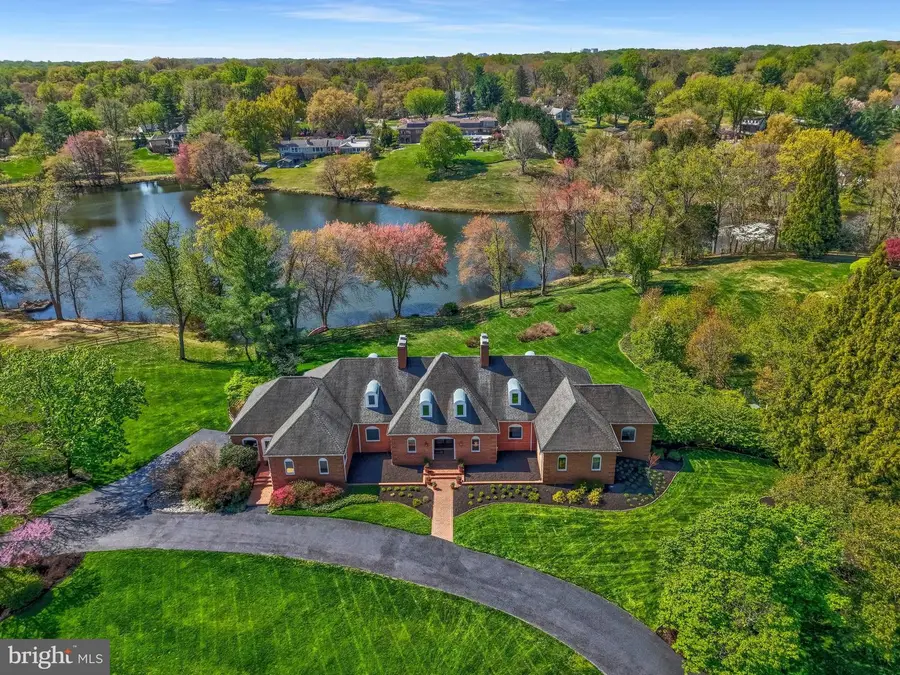 11221 Country Pl, Oakton, VA 22124 - #2