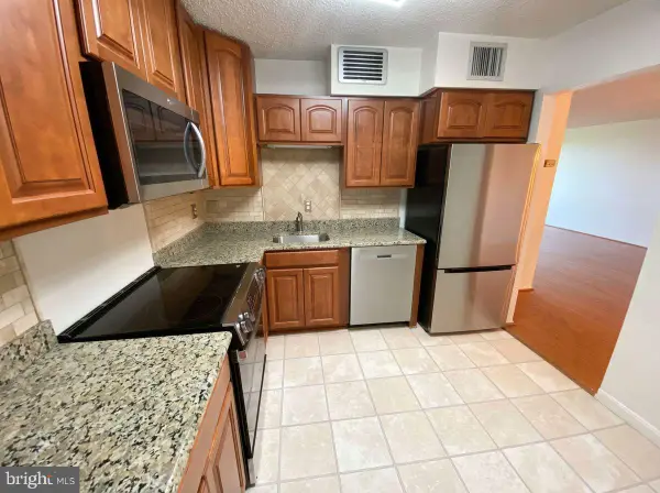 1800 Old Meadow Rd #1412, MCLEAN, VA 22102