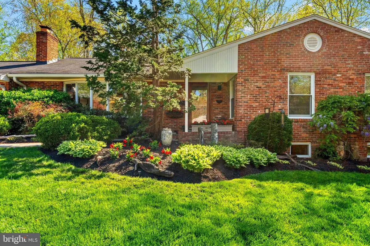 9025 Charles Augustine Dr, Alexandria, VA 22308 - #1