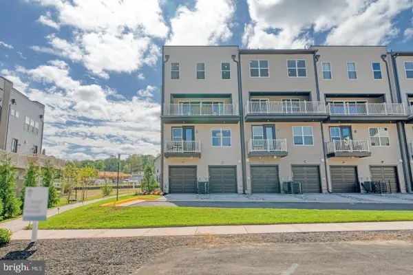 14350 Yesler Ave #4, CHANTILLY, VA 20151