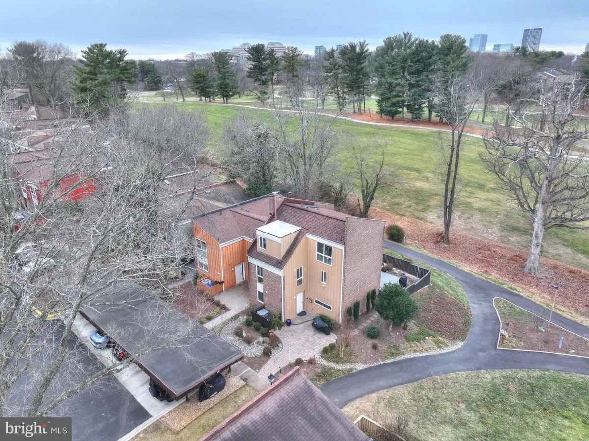 11460 Links Dr, Reston, VA 20190 - #1